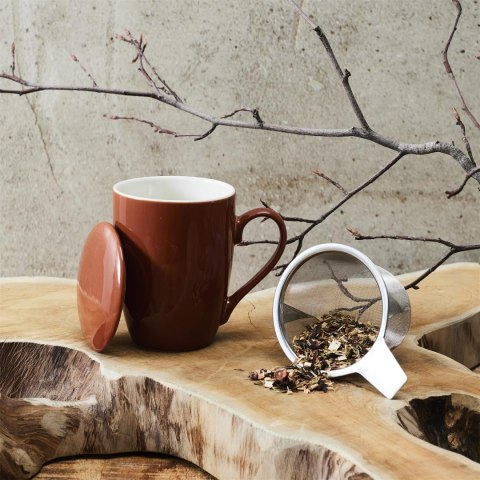 Kubek Mira pomarańczowy z zaparzaczem i pokrywką