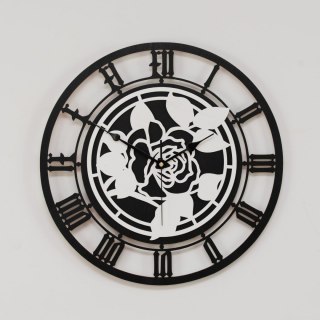 Czarny zegar z motywem róży