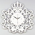 Biały zegar w wiktoriańskim stylu