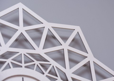 Geometryczny zegar ścienny ażurowy biały
