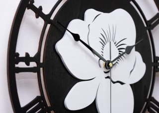 Czarny zegar z motywem storczyka