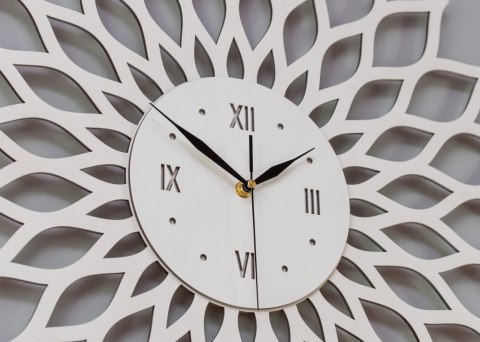 Zegar ażurowy bialy