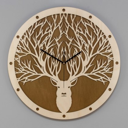 Zegar z motywem jelenia
