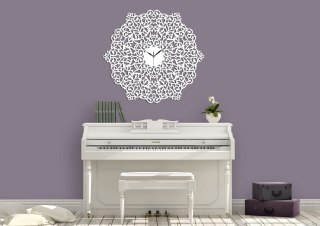 Biały zegar ścienny ażurowy