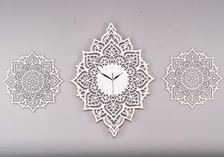 Zegar z ozdobnymi mandalami