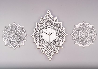 Zegar z ozdobnymi mandalami