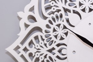 Zegar z ozdobnymi mandalami