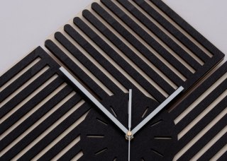 Ażurowy zegar geometryczny czarny