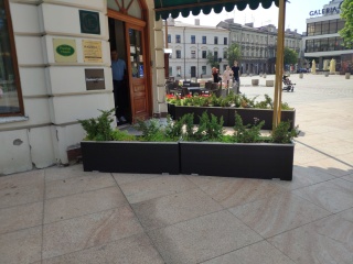 Donica ogrodowa technorattanowa kwadratowa 46x46x46 czarna z aluminium