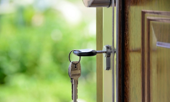 Jak ubezpieczyć mieszkanie od zalania?