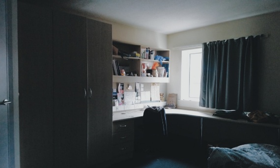 Łóżka młodzieżowe z pojemnikiem – sposób na porządek i więcej przestrzeni