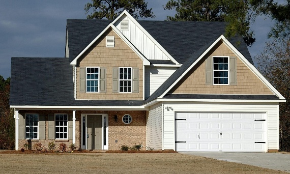 Bramy garażowe FAKRO – nowoczesne rozwiązania segmentowe do domu i firmy