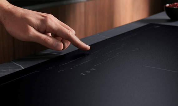 Gotowanie bez śladów i zabrudzeń? Wybierz płytę indukcyjną Electrolux z unikalną powierzchnią SaphirMatt® SE