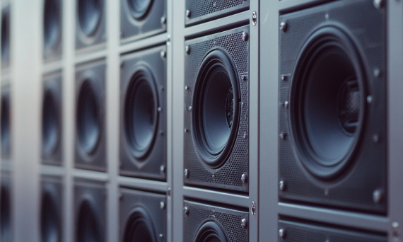 Sprzęt audio: Jak wybrać idealne kolumny aktywne z wbudowanym wzmacniaczem