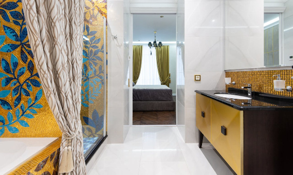 Mała łazienka w stylu hiszpańskim – jak wygląda?