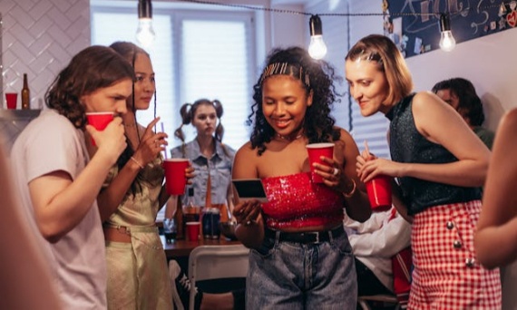 Prezent na parapetówkę – co podarować z okazji nowego mieszkania?