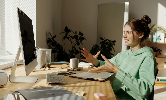 Meble biurowe w gabinecie - o czym pamiętać wybierając meble do biura w domu?